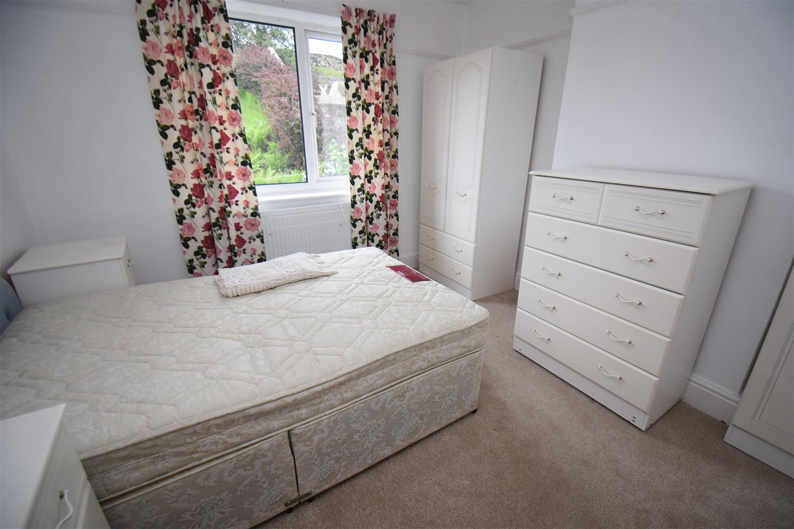 Bedroom 2.JPG